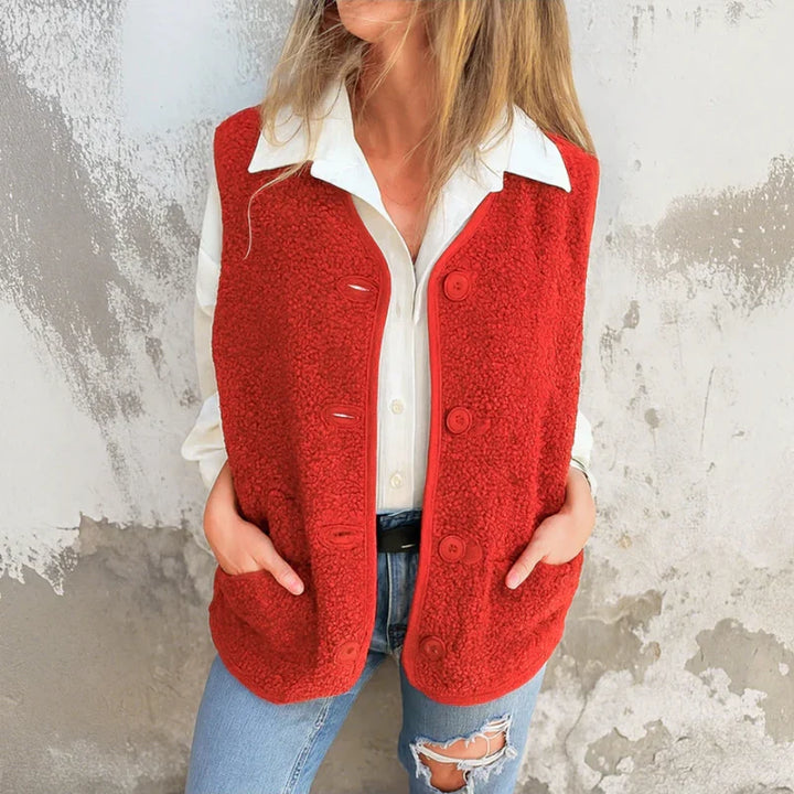 Jacklyn - וסט טדי עם כפתורים