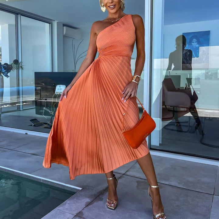 Breena - שמלת מקסי מסוגננת עם כתף אחת וקפלים