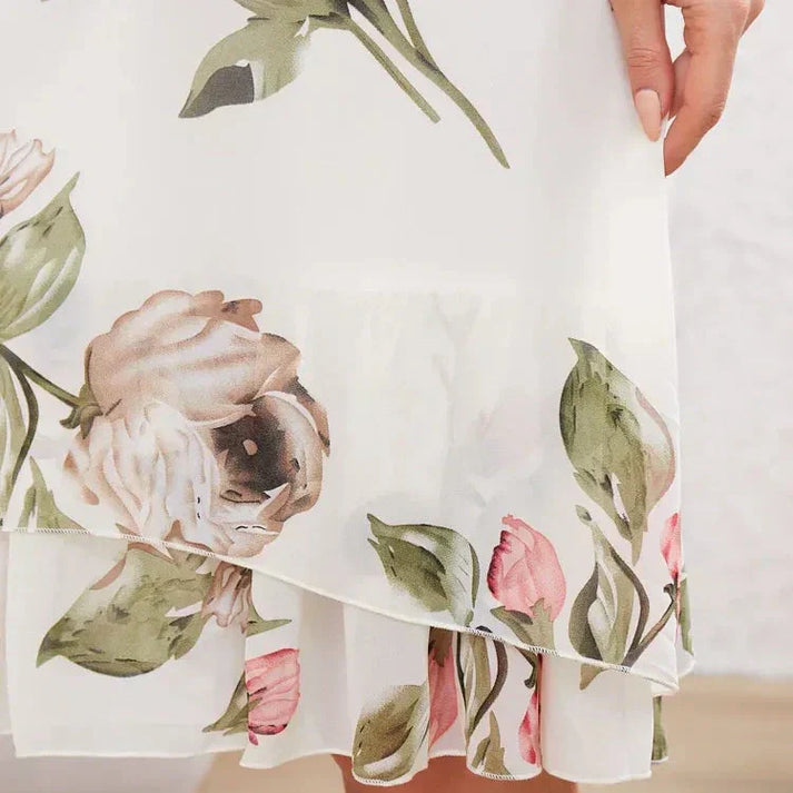 Merita - שמלת שיפון אופנתית עם עלי כותרת