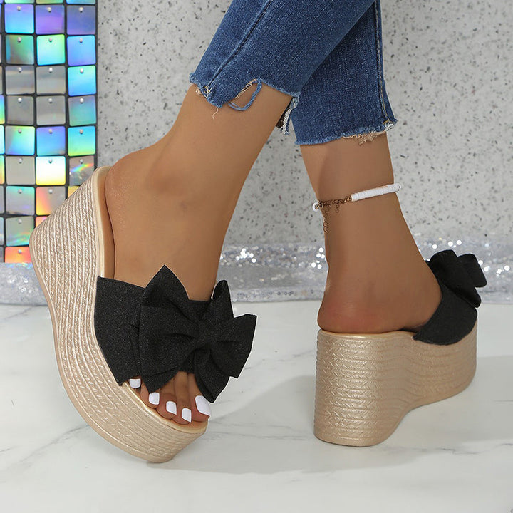 Sloane - נעלי בית נוחות עם קשת וסוליה עבה