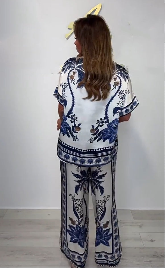 Kanella - חולצת V קז'ואל עם מכנסיים רחבים