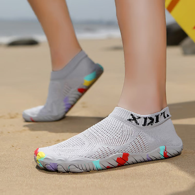 AquaStride - נעלי ספורט לחוף הים עם סוליה נגד החלקה